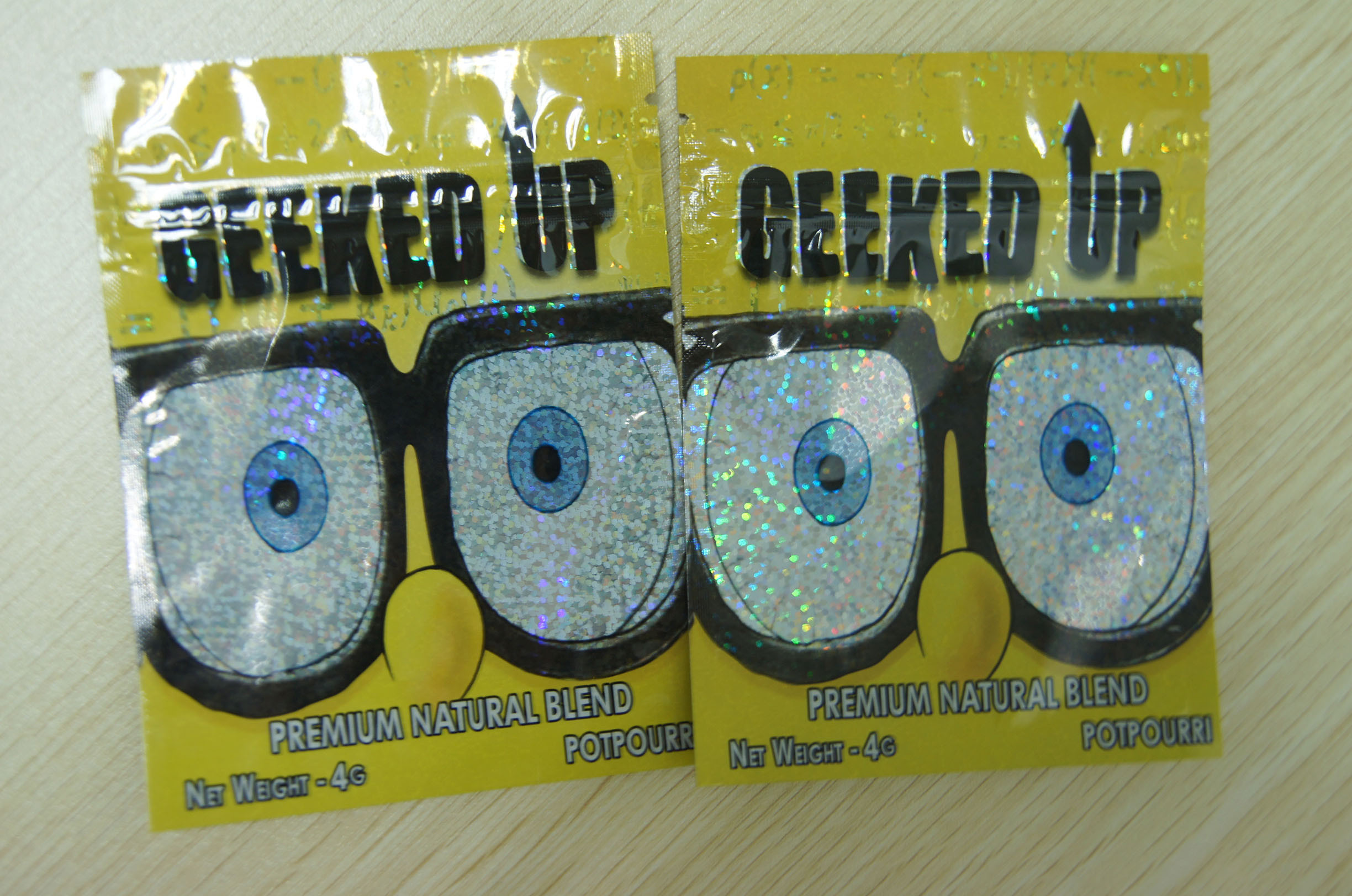 Kemasan Herbal Dupa Ziplock Film Laser Plastik 4g GEEKED UP Yellow