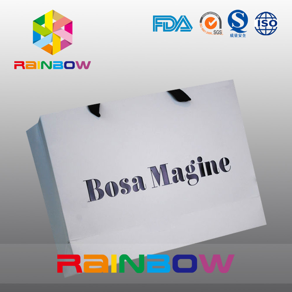 Kantong Kertas Disesuaikan Yang Ramah Lingkungan Dengan Pegangan Untuk Kemasan Pakaian