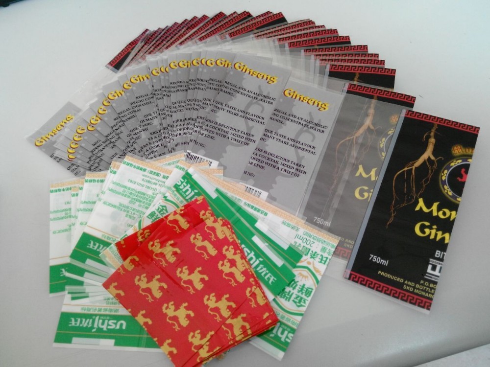 Aplikasi Tangan Kecilkan Lengan Label Untuk Kemasan Botol Air Kelapa