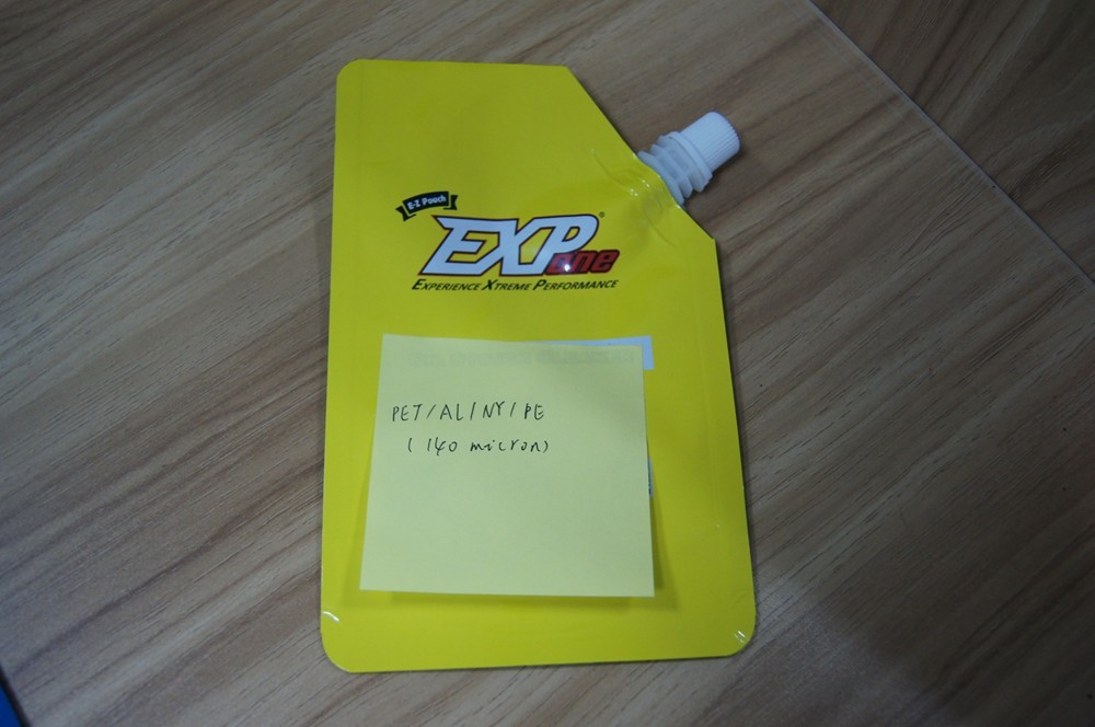 Kemasan Kantong Stand Up Spout Standout Dengan Tas Kemasan Minyak Pelumas Samping Samping