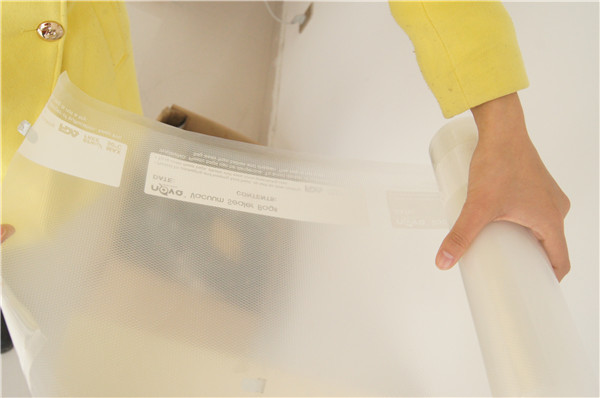 Bahan plastik Nylon PE dan Embossing Permukaan Penanganan food grade saver vakum sealer kemasan tas gulungan