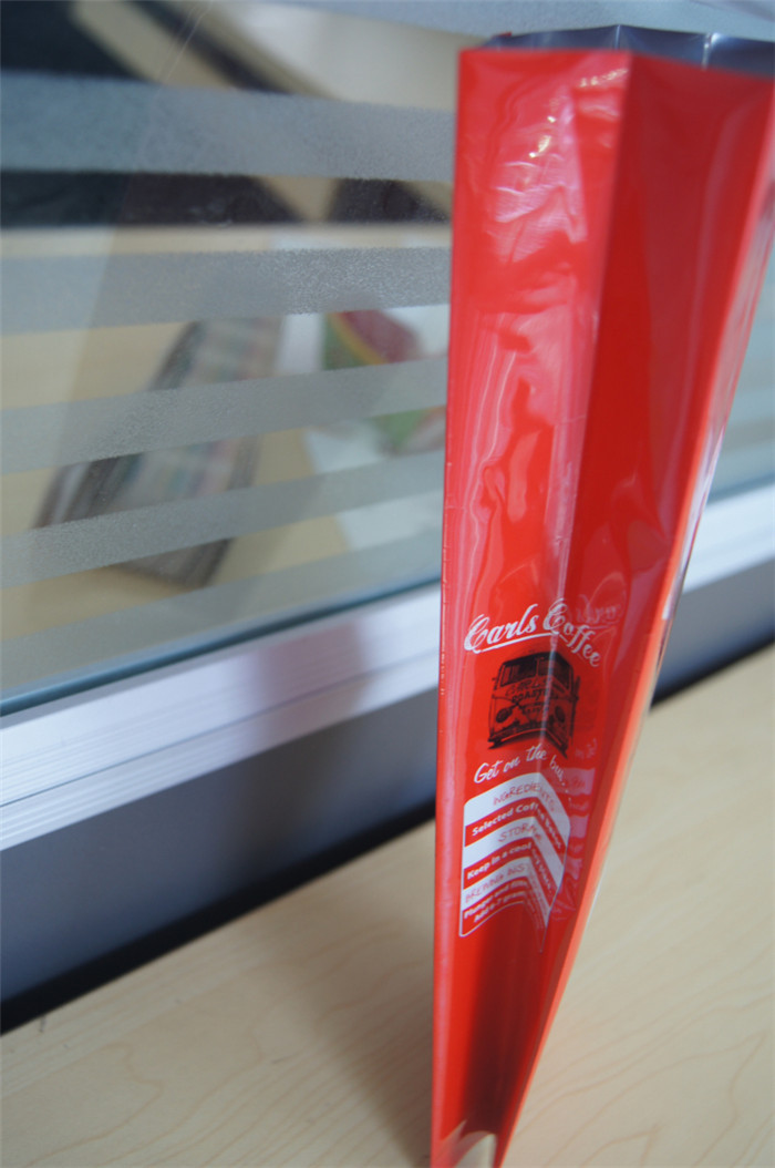 Tas kopi foil sisi gusset aluminium yang disesuaikan dengan katup, merah hijau