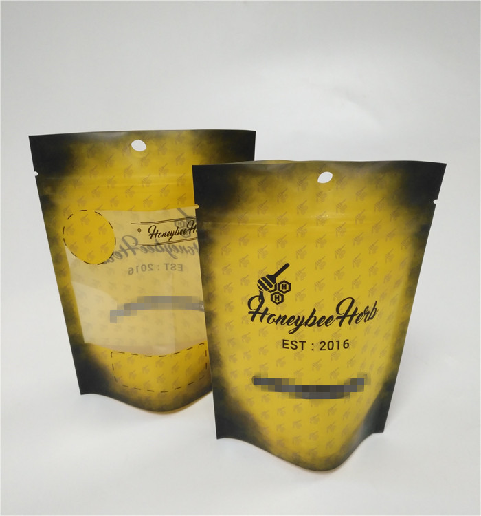 Kustom dicetak matte hitam bau bukti dilaminasi mylar zip lock weed tooba doypack bags