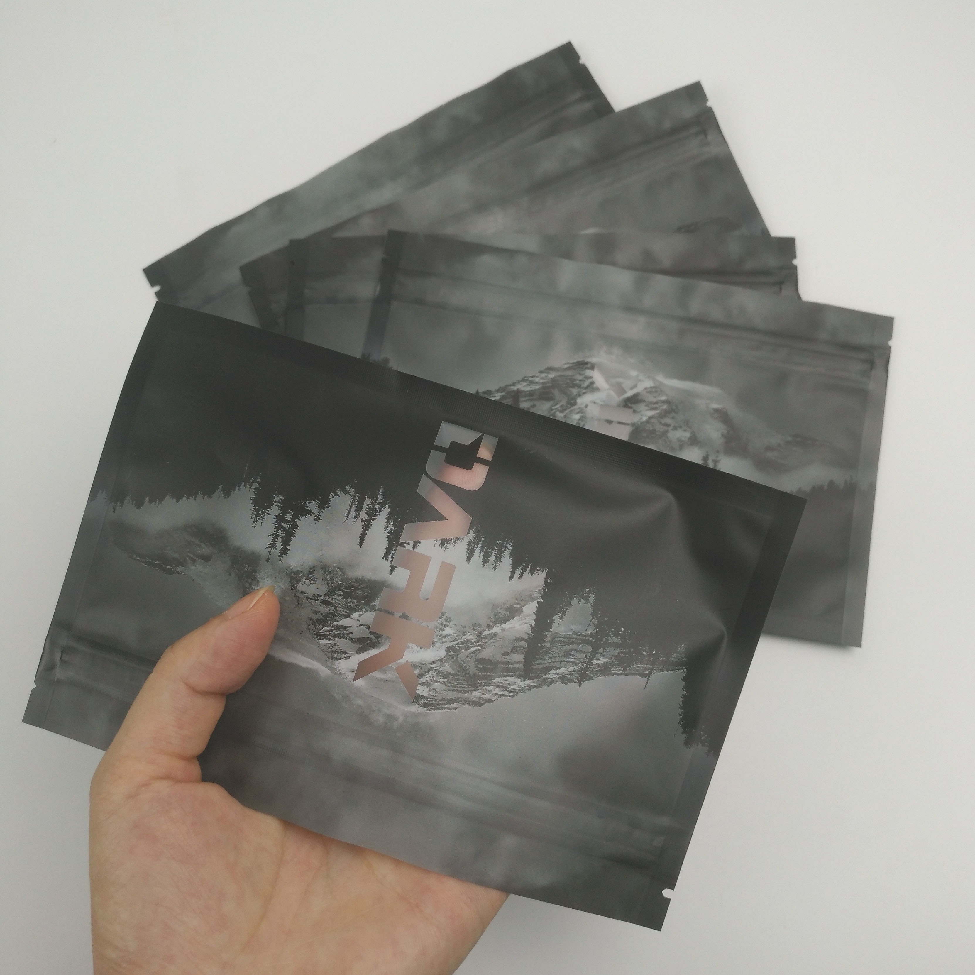 Jendela Depan Belakang Yang Jelas Tersegel Panas Bukti Bau Kunci Zip yang Dapat Ditutup Kembali Kemasan Penyimpanan Makanan Mylar Segel Tiga Sisi Doypack